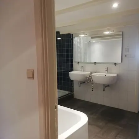Family House With 2 Cats For Minimum 10 Nights Apartment *